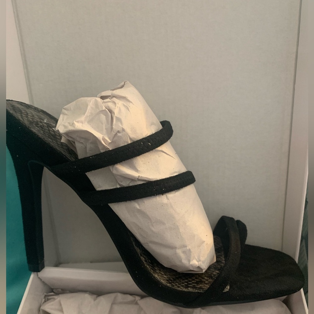 Venus Black high heels size 7 NEW in box. NEVER worn.